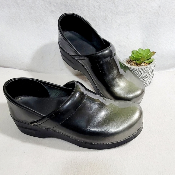 Dansko Black Gray Ombre Patent Leather Professional Round Toe Clogs Size 39 - Picture 2 of 13